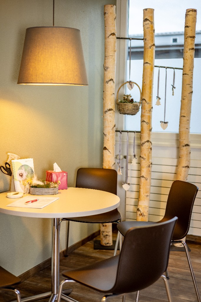 Beratungsraum mit Birkendekor